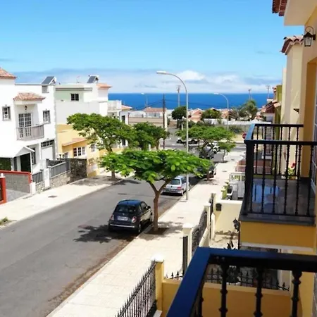 Casa Totalmente Renovada En Zona Muy Tranquila!!! Vistas Al Mar Y Montana بيت للعطل
