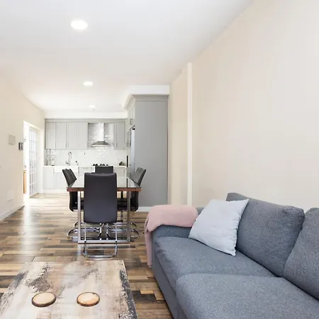 Casa Totalmente Renovada En Zona Muy Tranquila!!! Vistas Al Mar Y Montana بيت للعطل