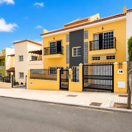 Casa Totalmente Renovada En Zona Muy Tranquila!!! Vistas Al Mar Y Montana