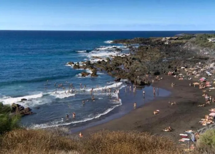 Casa Totalmente Renovada En Zona Muy Tranquila!!! Vistas Al Mar Y Montana