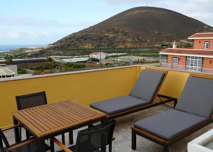 Casa Totalmente Renovada En Zona Muy Tranquila!!! Vistas Al Mar Y Montana