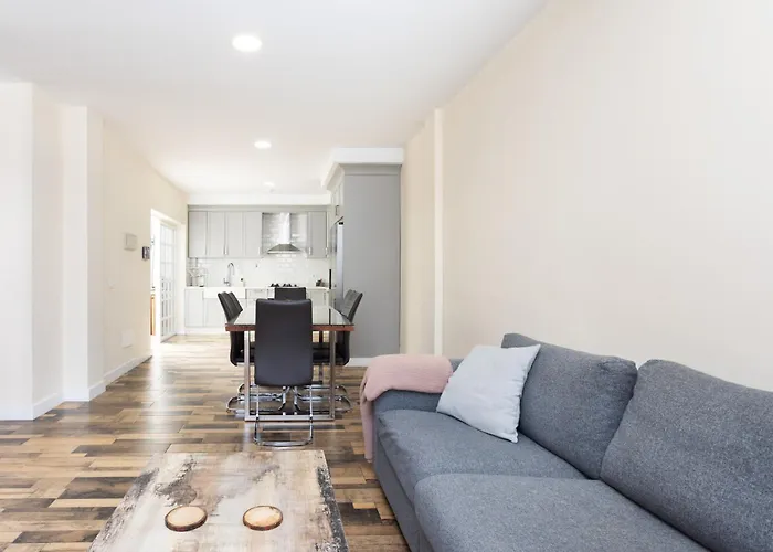 Casa Totalmente Renovada En Zona Muy Tranquila!!! Vistas Al Mar Y Montana Nyaraló