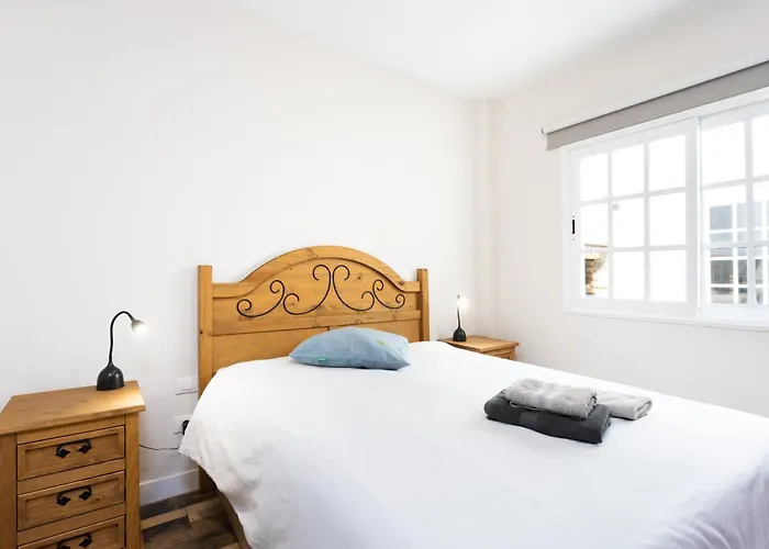 Casa Totalmente Renovada En Zona Muy Tranquila!!! Vistas Al Mar Y Montana Nyaraló *