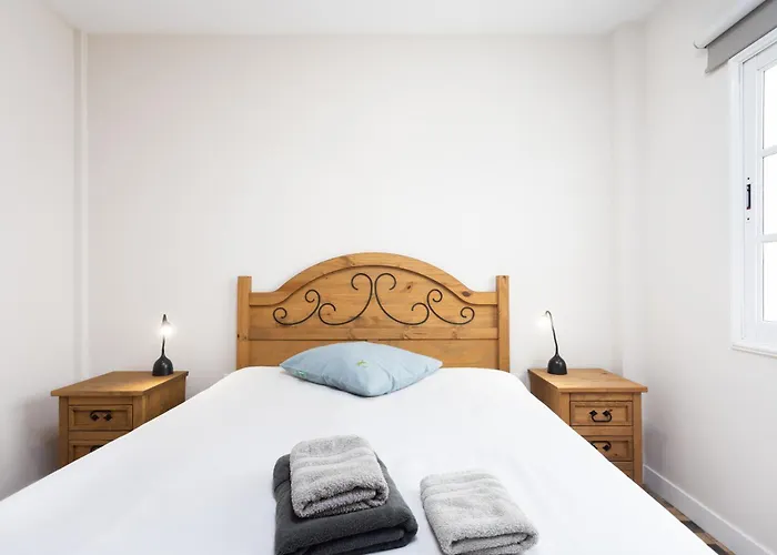 Casa Totalmente Renovada En Zona Muy Tranquila!!! Vistas Al Mar Y Montana Nyaraló